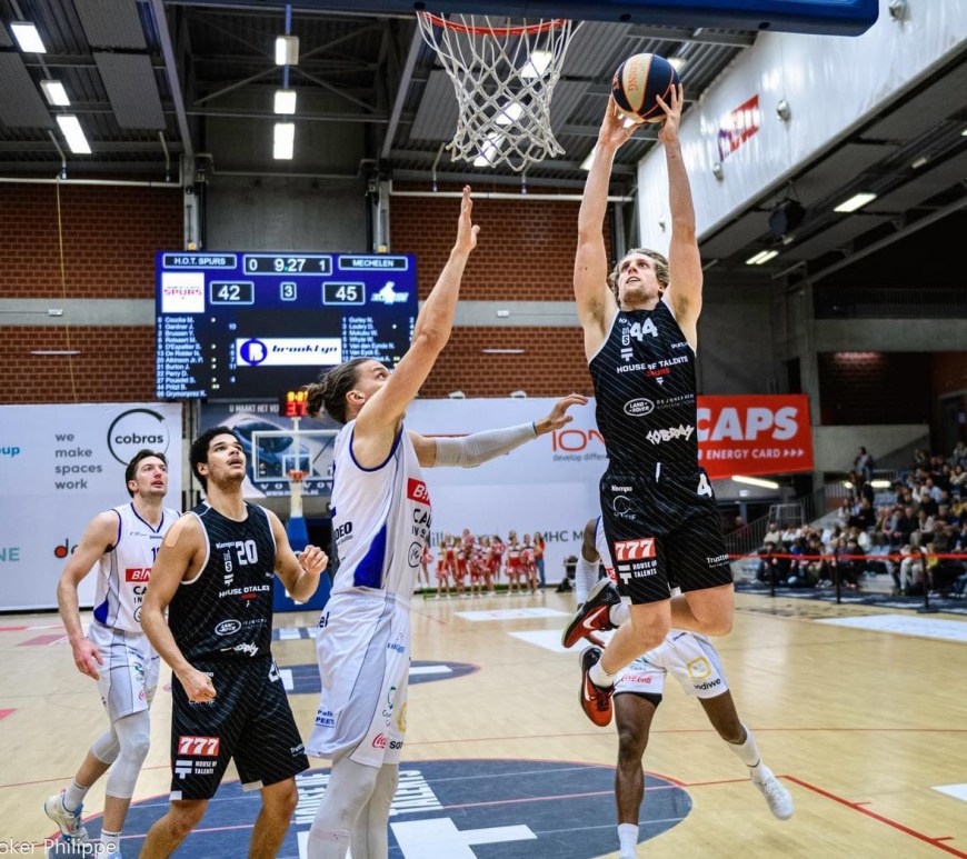 A photo of Brevin Pritzl playing for his German league team.