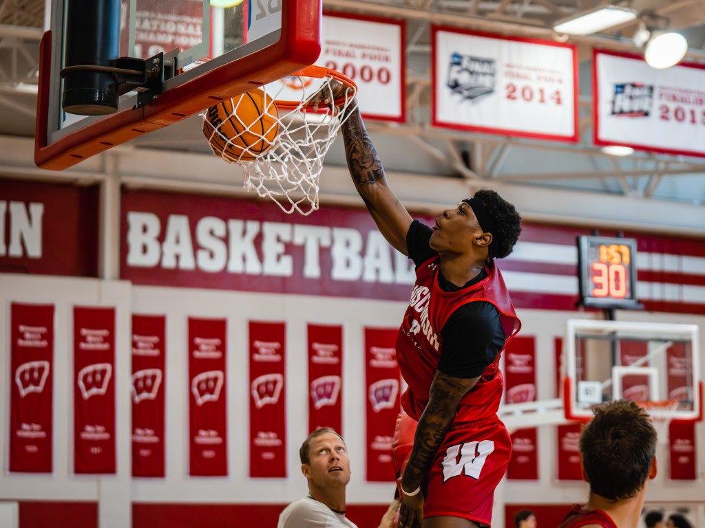 A photo of AJ Storr throwing down a one handed dunk in practice.