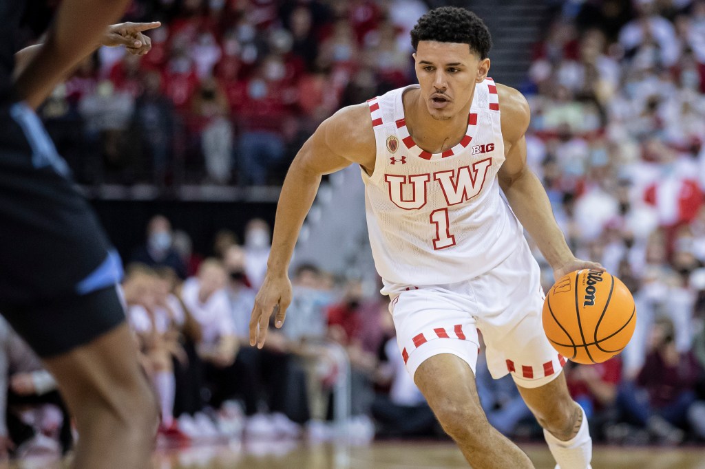 Johnny Davis attacks the rim for the Wisconsin Badgers